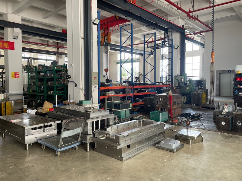 Mould processing workshop for case tooling